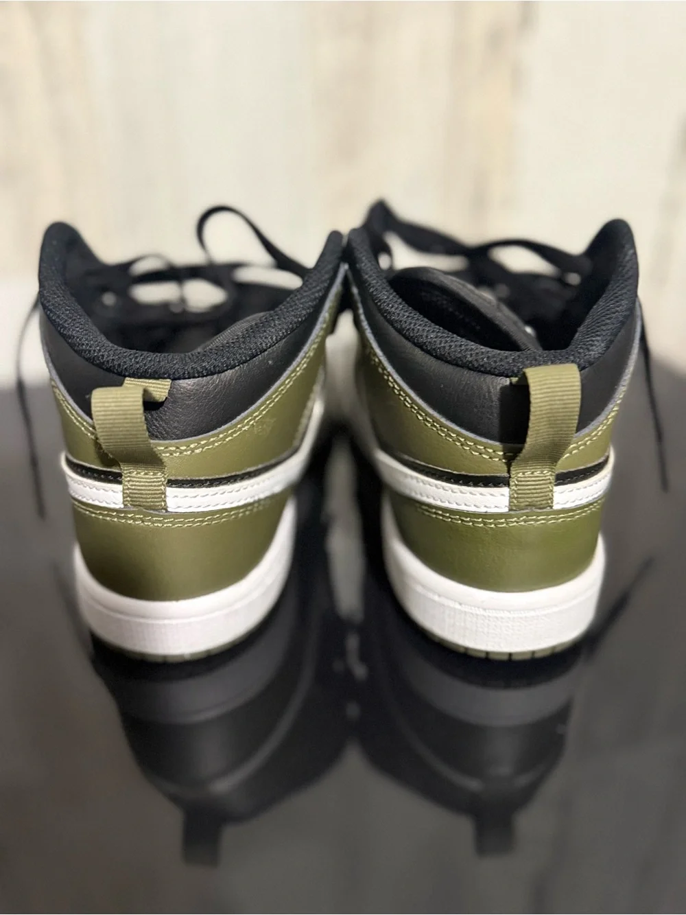 Nike Air Jordan 1 Mid Medium Olive Black White Youth Size 1Y DQ8424-092